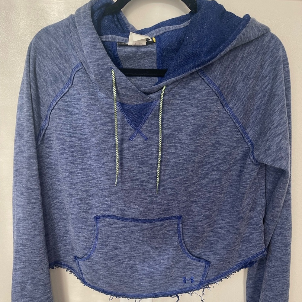 Under Armour cropped hoodie sweatshirt M